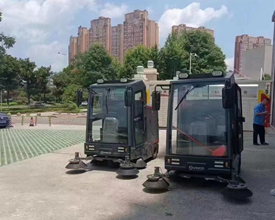 工廠車間應該選擇什么樣的掃地機